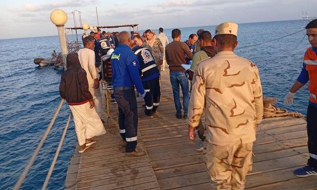 中国游客埃及遇险事件，一张照片引发的跨国救援与反思