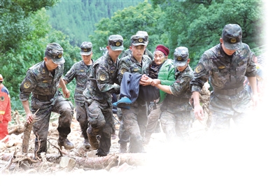 血色黄昏中的生命接力,人民子弟兵与时间赛跑的人间奇迹 血色黄昏中的生命接力,人民子弟兵与时间赛跑的人间奇迹