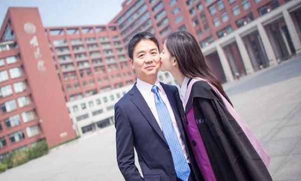 京东食堂现真情,刘强东父母亲炊展孝道 京东食堂现真情,刘强东父母亲炊展孝道