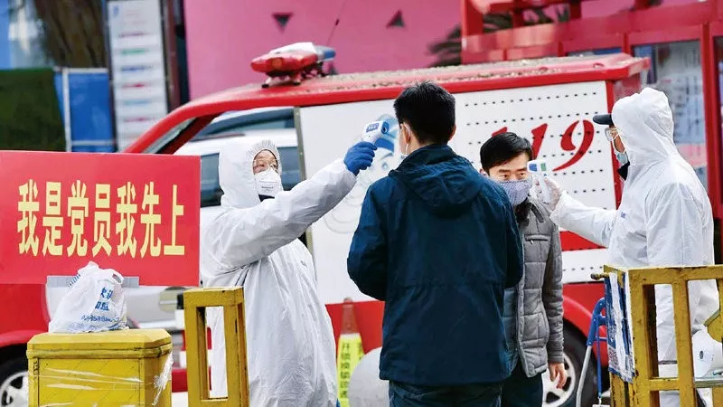 韩国紧急戒严一周年,防疫成效与民生代价的双重答卷 韩国紧急戒严一周年,防疫成效与民生代价的双重答卷